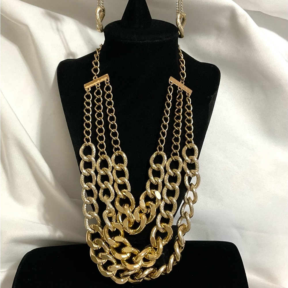 VINTAGE GOLDTONE CHAIN NECKLACE & EARRINGS
